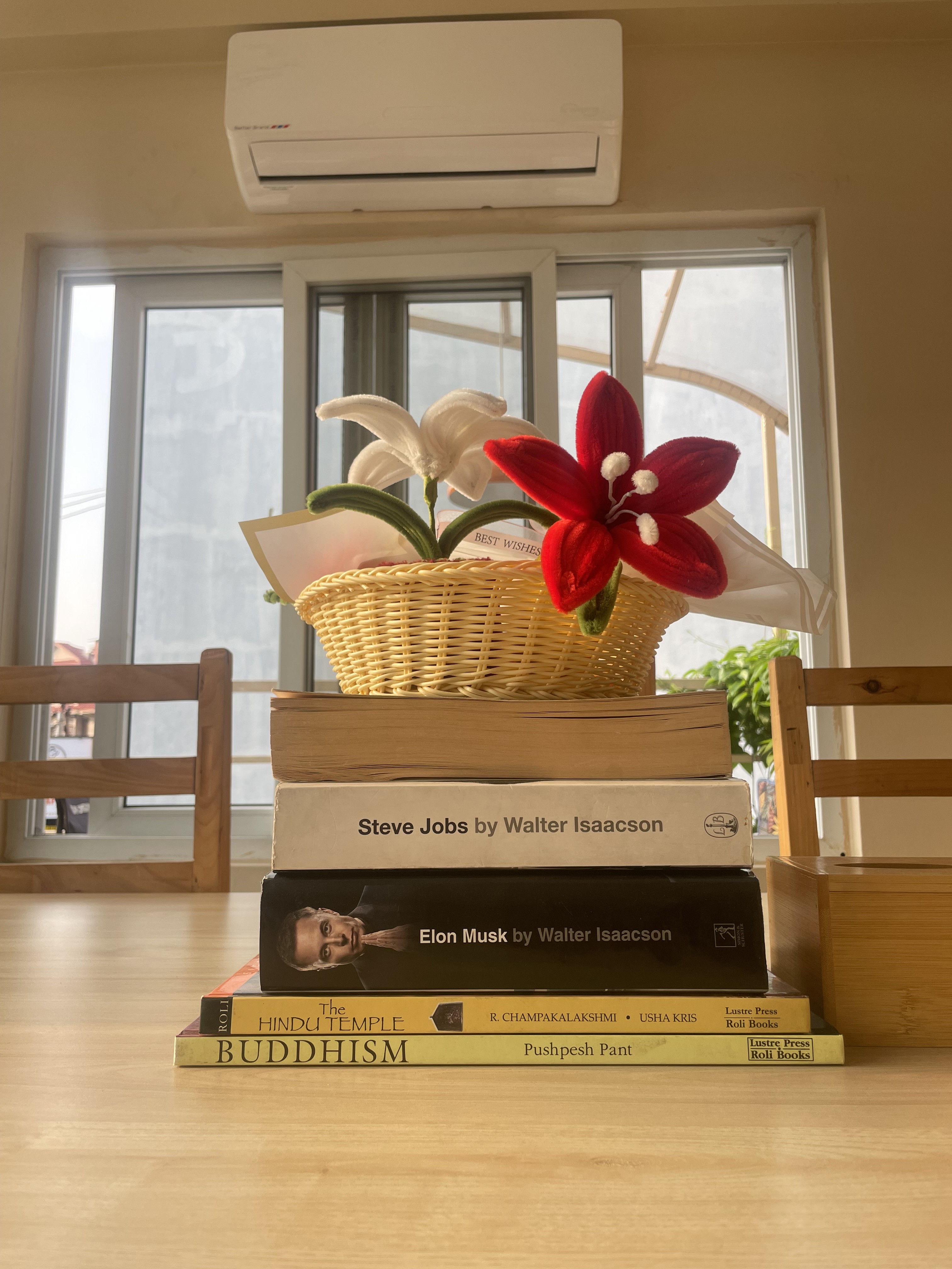 Inspirational books at Kund Coffee